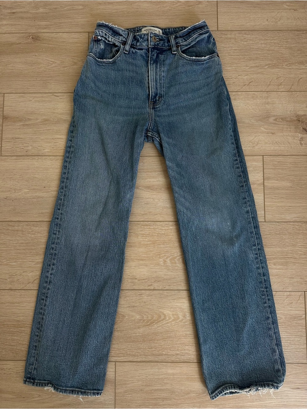 Abercrombie Curve Love ’90s Relaxed High Rise Jeans 26 Short